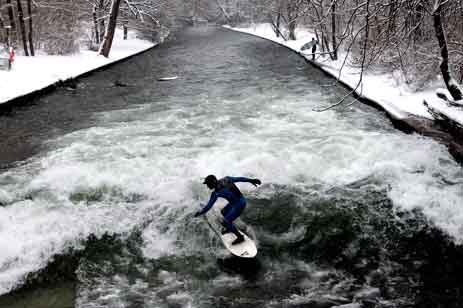 München Eisbach Surfer